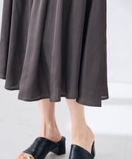 K2HGD18049 a.v.v(アー・ヴェ・ヴェ) エアリーサテンフレアスカート ブルー