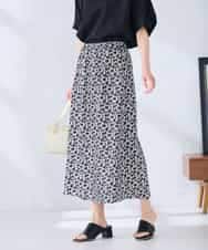 K2HGD24054 a.v.v(アー・ヴェ・ヴェ) ソフトマーメイドサテンスカート【マシンウォッシャブル】 ブラック