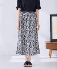 K2HGD24054 a.v.v(アー・ヴェ・ヴェ) ソフトマーメイドサテンスカート【マシンウォッシャブル】 ブラック