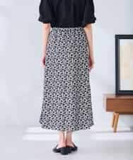 K2HGD24054 a.v.v(アー・ヴェ・ヴェ) ソフトマーメイドサテンスカート【マシンウォッシャブル】 ブラック