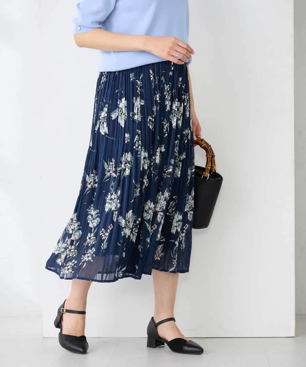 K2HGD36059 a.v.v(アー・ヴェ・ヴェ) 【洗える】フラワープリントランダムプリーツスカート ネイビー