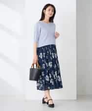 K2HGD36059 a.v.v(アー・ヴェ・ヴェ) 【洗える】フラワープリントランダムプリーツスカート ネイビー