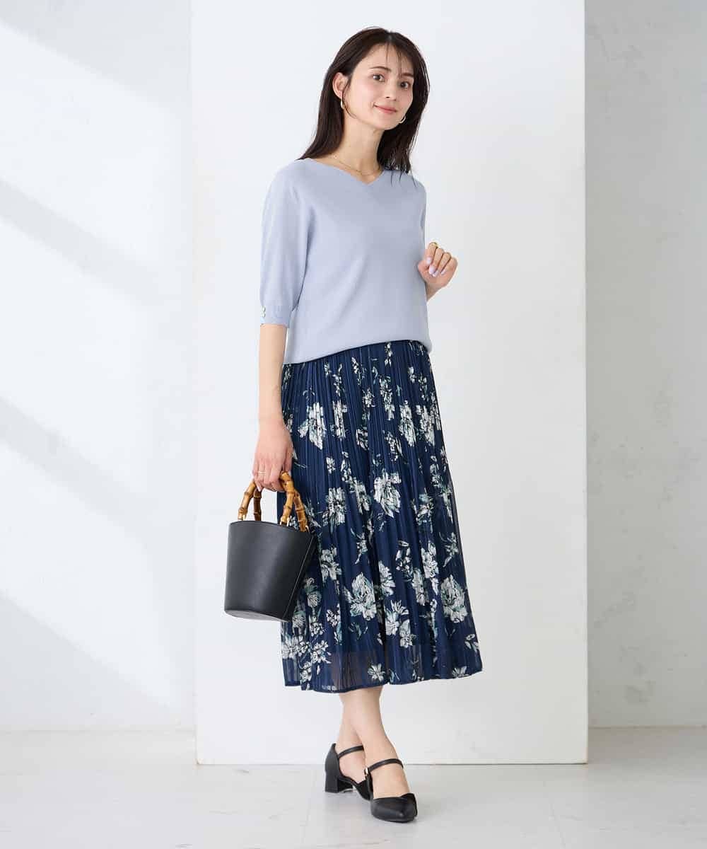 K2HGD36059 a.v.v(アー・ヴェ・ヴェ) 【洗える】フラワープリントランダムプリーツスカート ネイビー