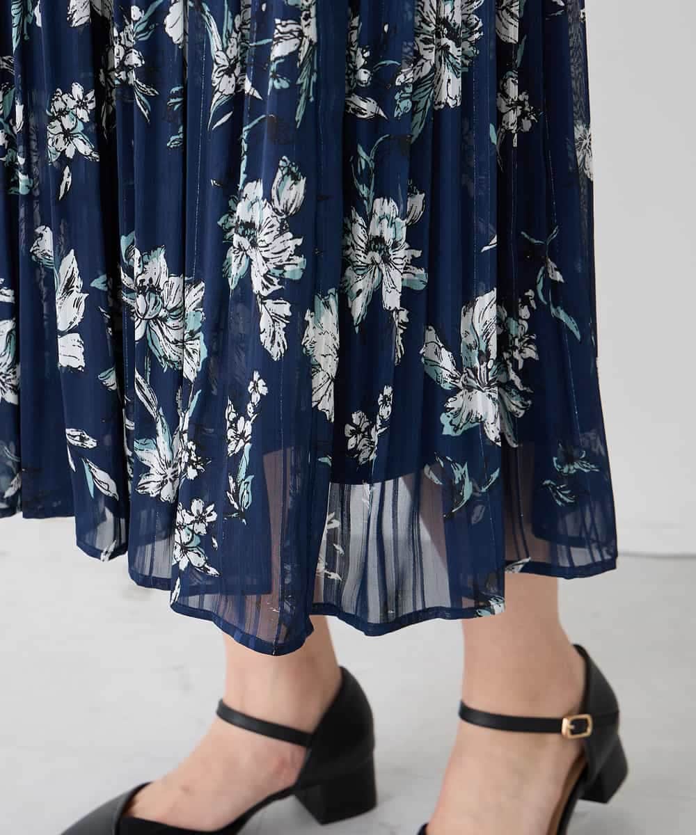 K2HGD36059 a.v.v(アー・ヴェ・ヴェ) 【洗える】フラワープリントランダムプリーツスカート ネイビー