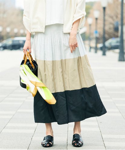 K2HGD38059 a.v.v 【雑誌InRed(宝島社)5月号掲載】2WAYリバーシブルシャーリングフレアスカート