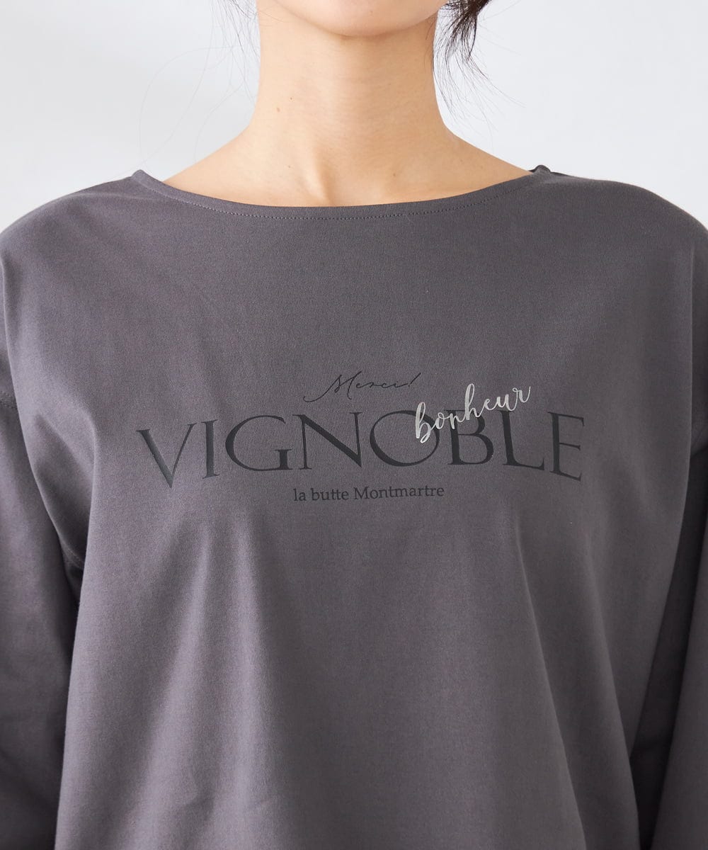 K2KED15034 a.v.v(アー・ヴェ・ヴェ) 【コットン100%】ロゴアソートロンT ダークグレー（箔プリント）