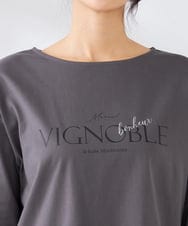 K2KED15034 a.v.v(アー・ヴェ・ヴェ) 【コットン100%】ロゴアソートロンT ダークグレー（箔プリント）