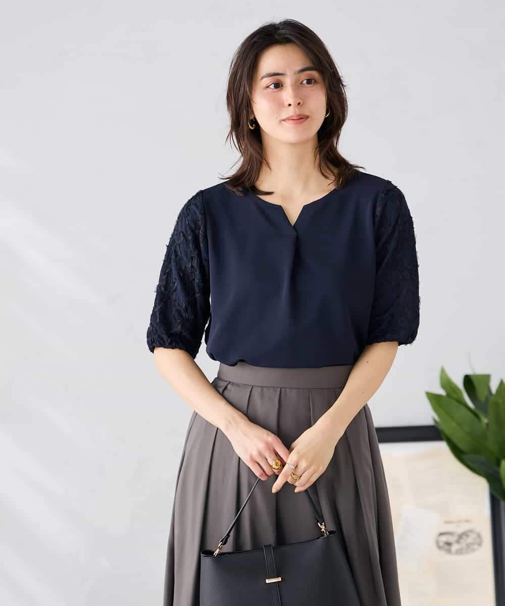 K2KGD32044 a.v.v(アー・ヴェ・ヴェ) レースジャガードスリーブトップス ネイビー