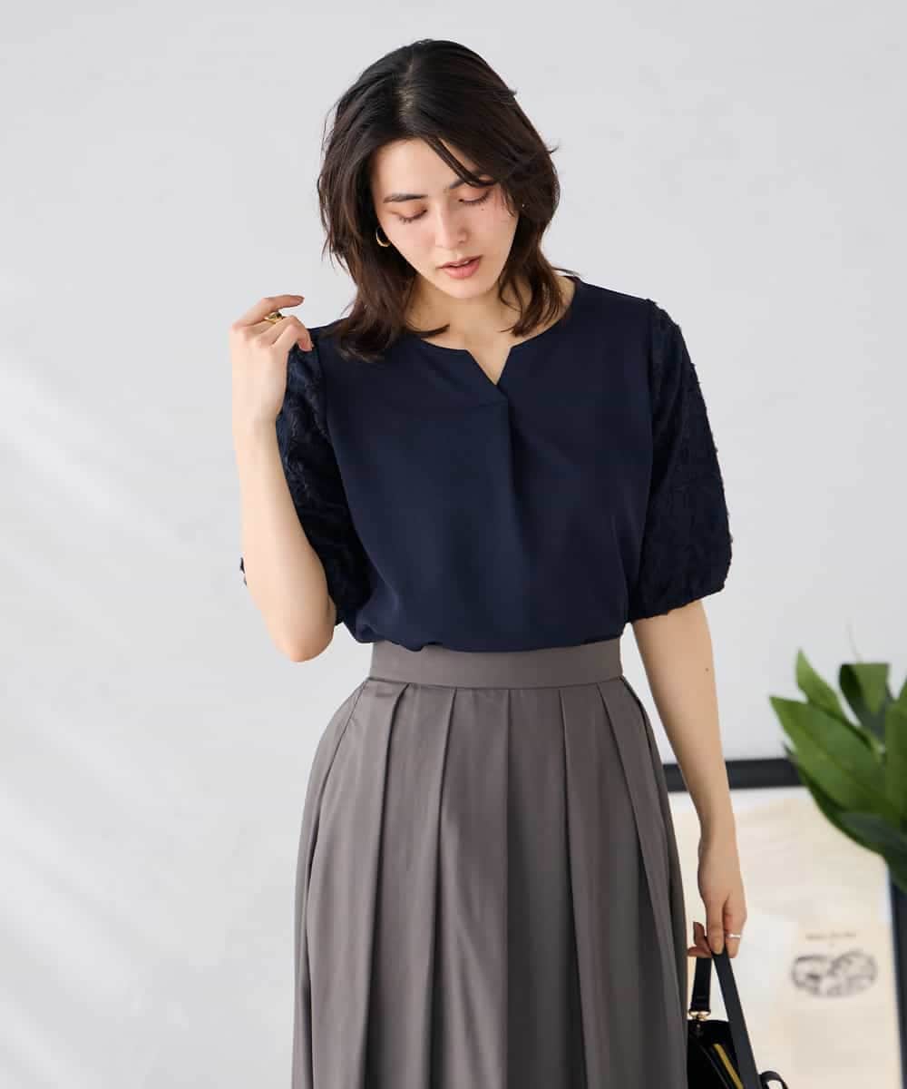 K2KGD32044 a.v.v(アー・ヴェ・ヴェ) レースジャガードスリーブトップス ネイビー