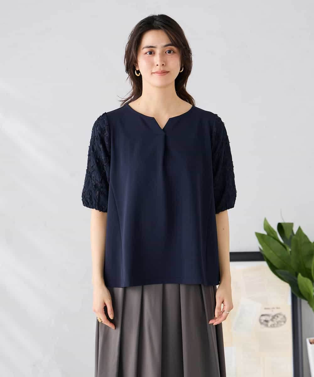 K2KGD32044 a.v.v(アー・ヴェ・ヴェ) レースジャガードスリーブトップス ネイビー