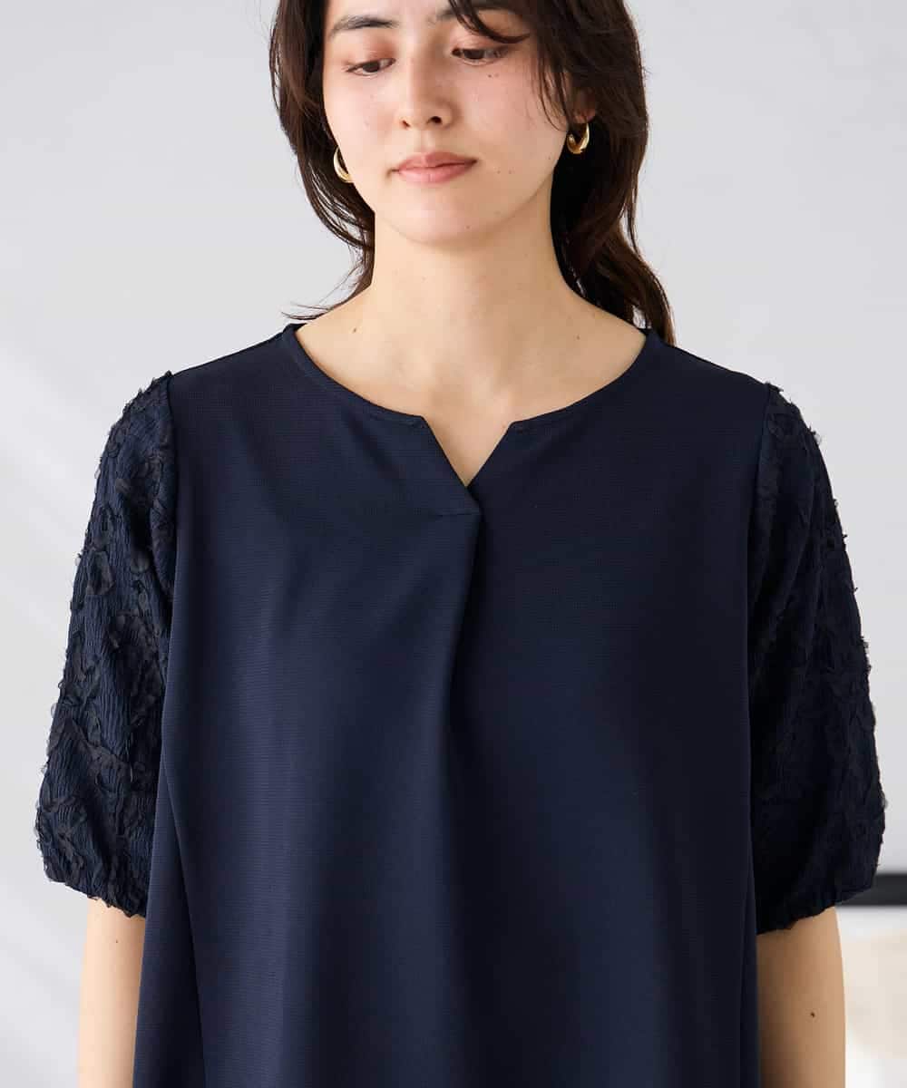 K2KGD32044 a.v.v(アー・ヴェ・ヴェ) レースジャガードスリーブトップス ネイビー