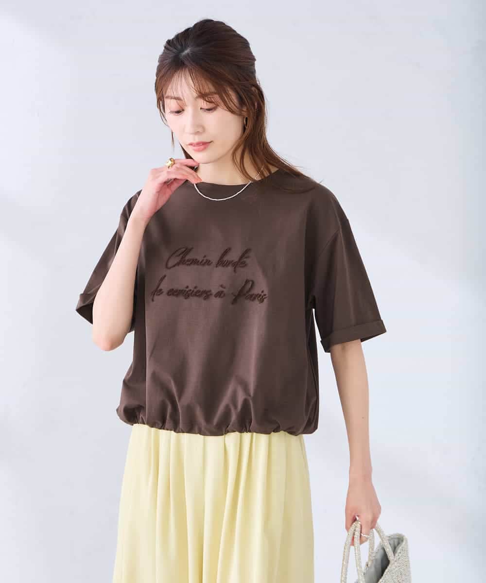 K2KGD38035 a.v.v(アー・ヴェ・ヴェ) 裾ドロストロゴTシャツ ブラウン