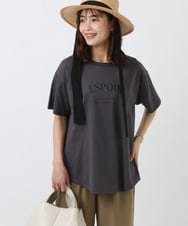 K2KGS44029 a.v.v(アー・ヴェ・ヴェ) フレンチロゴプリントランドヘムTシャツ ダークグレー