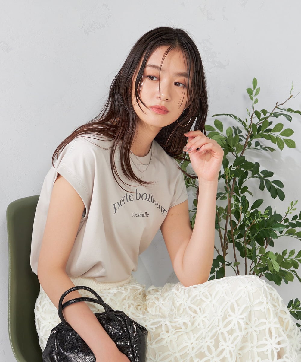 K2KHA46034 a.v.v(アー・ヴェ・ヴェ) 【コットン100%】フレンチスリーブロゴTシャツ グレージュ
