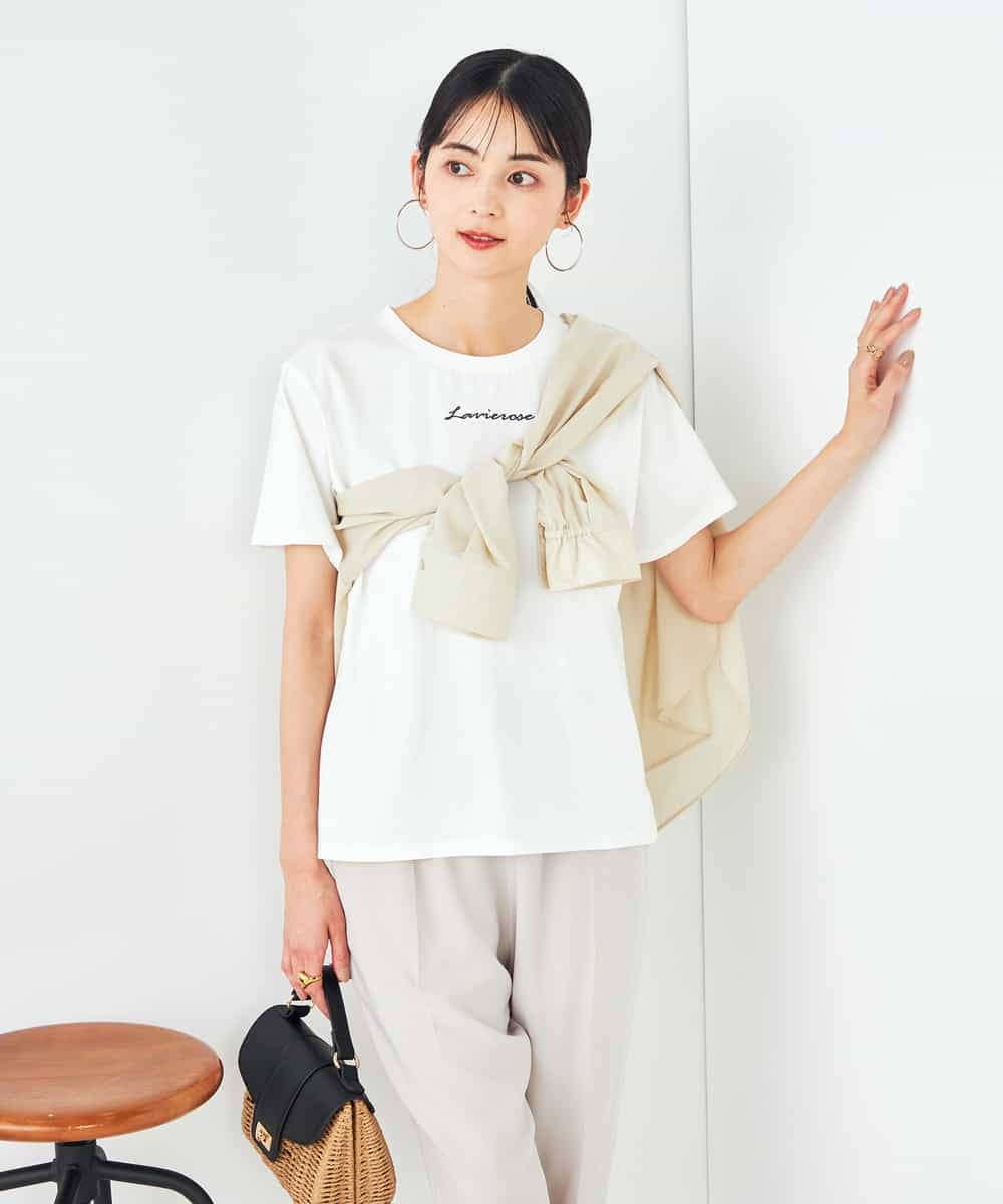 K2KHA54034 a.v.v(アー・ヴェ・ヴェ) 【コットン100%】コンパクト刺繍ロゴTシャツ グレージュ