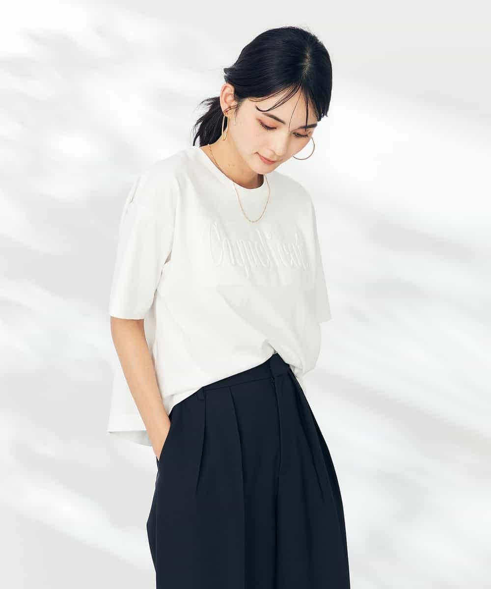 K2KHA56034 a.v.v(アー・ヴェ・ヴェ) エンボスロゴクロップドTシャツ グレージュ
