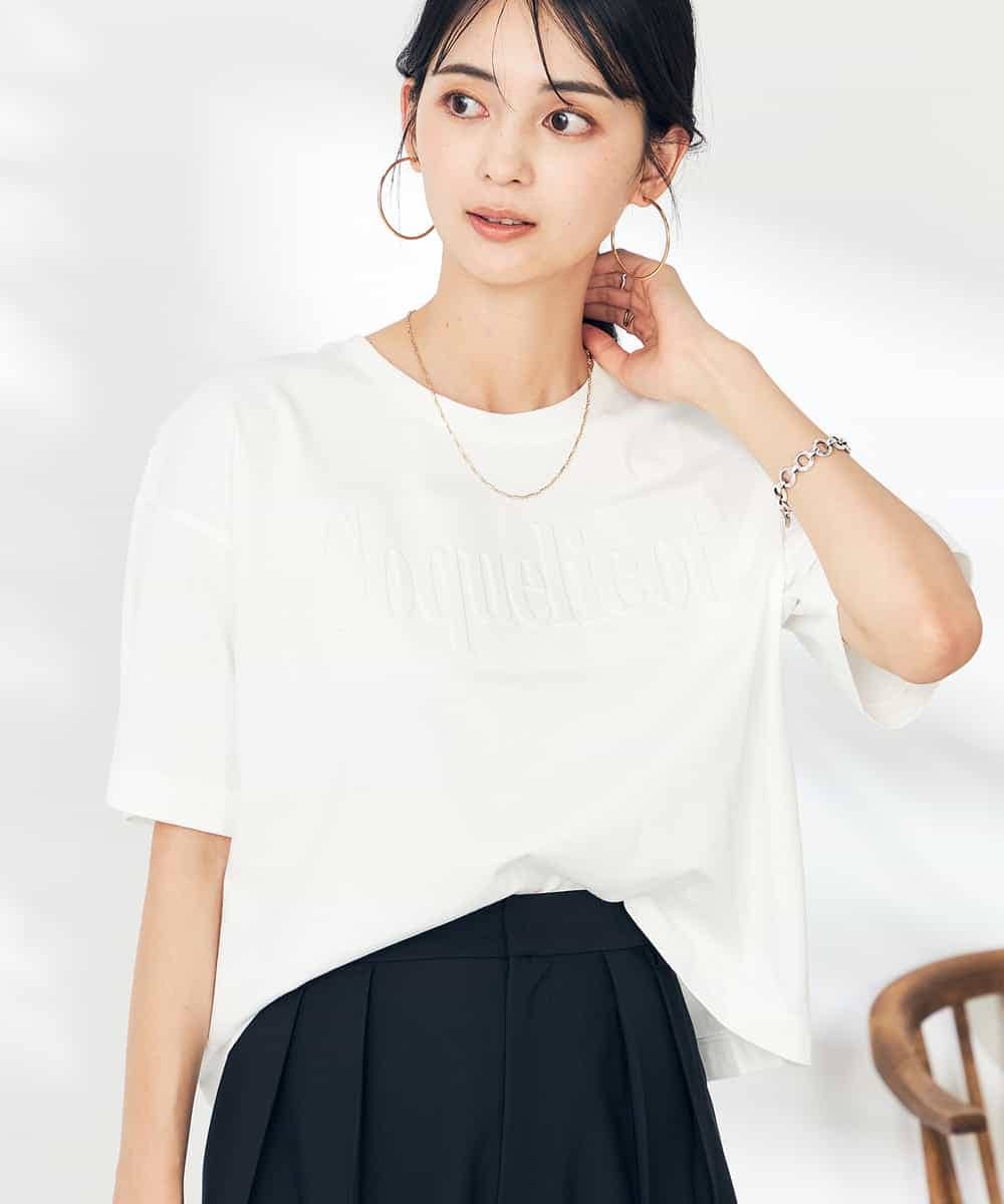 K2KHA56034 a.v.v(アー・ヴェ・ヴェ) エンボスロゴクロップドTシャツ グレージュ