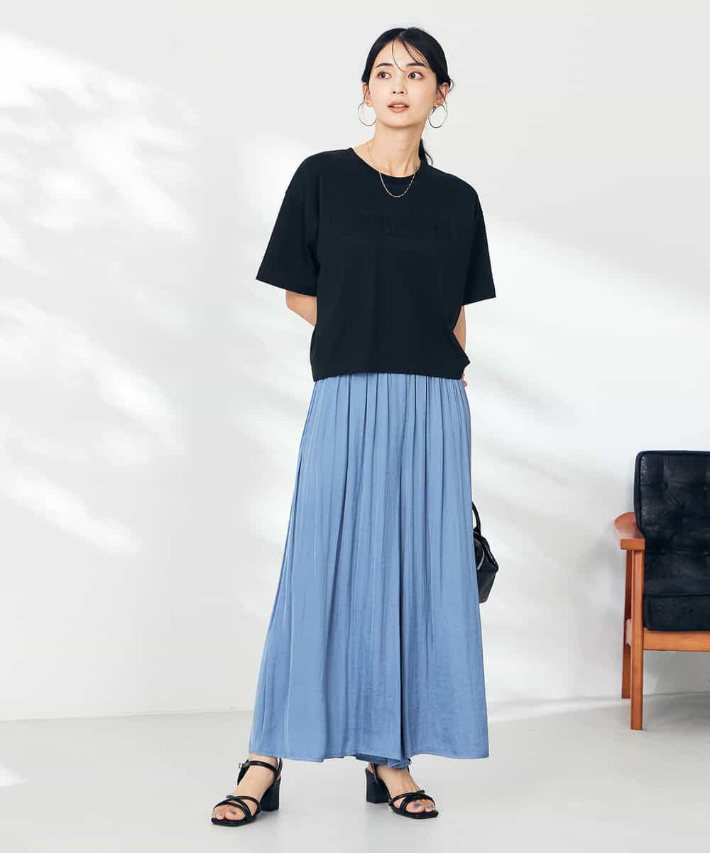 K2KHA56034 a.v.v(アー・ヴェ・ヴェ) エンボスロゴクロップドTシャツ グレージュ