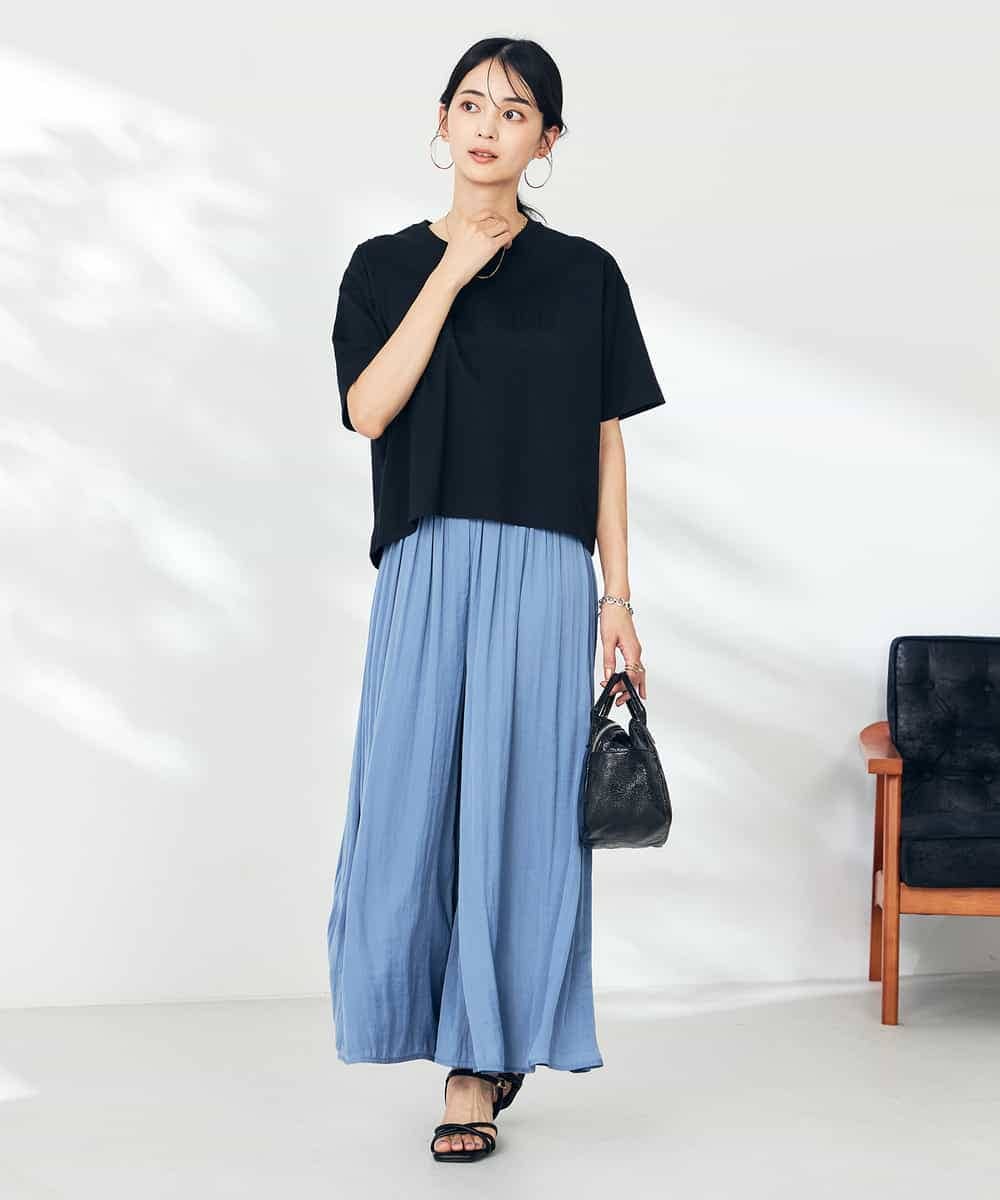 K2KHA56034 a.v.v(アー・ヴェ・ヴェ) エンボスロゴクロップドTシャツ グレージュ