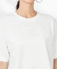K2KHA56034 a.v.v(アー・ヴェ・ヴェ) エンボスロゴクロップドTシャツ グレージュ