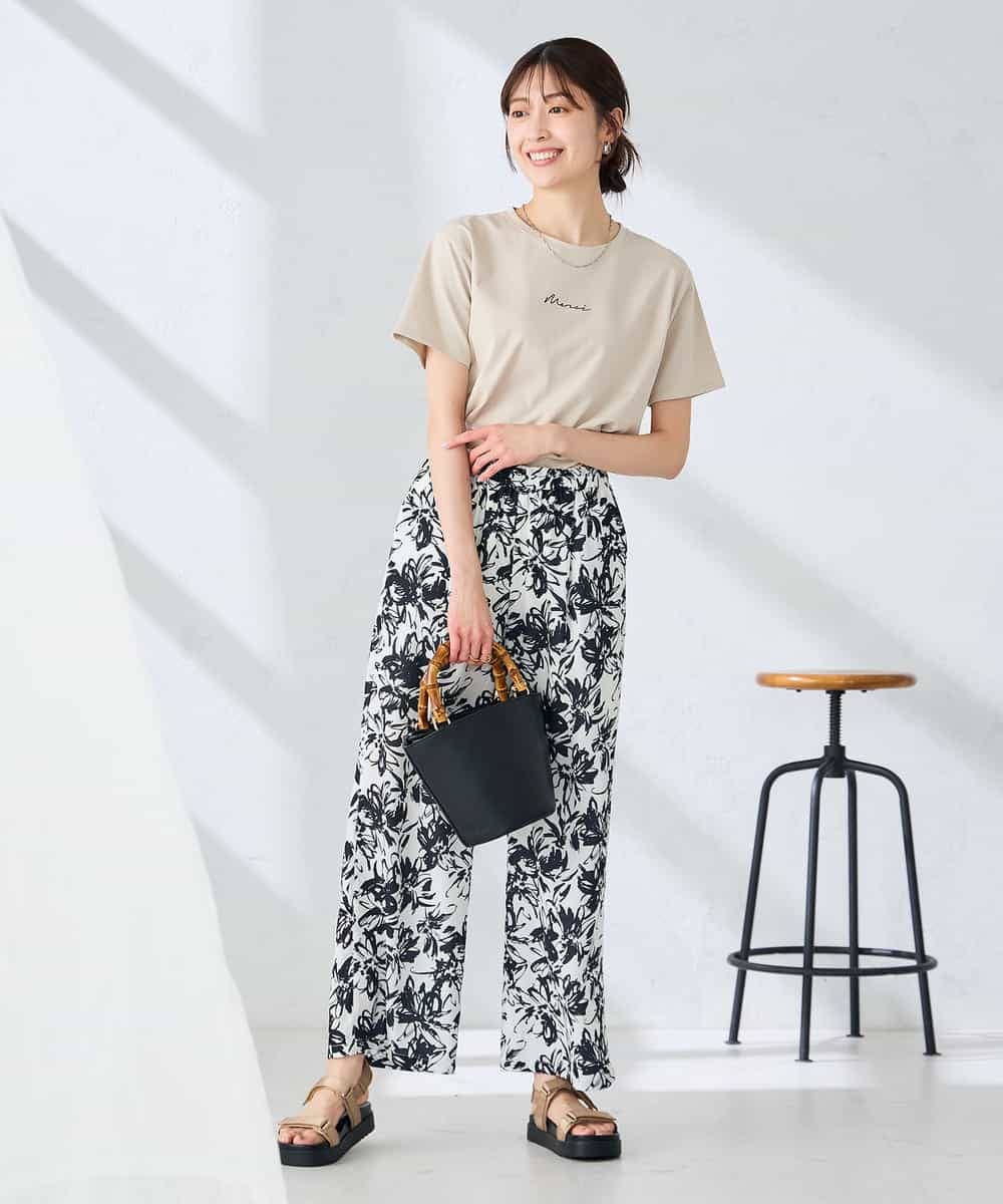 K2KHD54029 a.v.v(アー・ヴェ・ヴェ) 【接触冷感/UVカット/コットン100%】コンパクトロゴTシャツ グレージュ