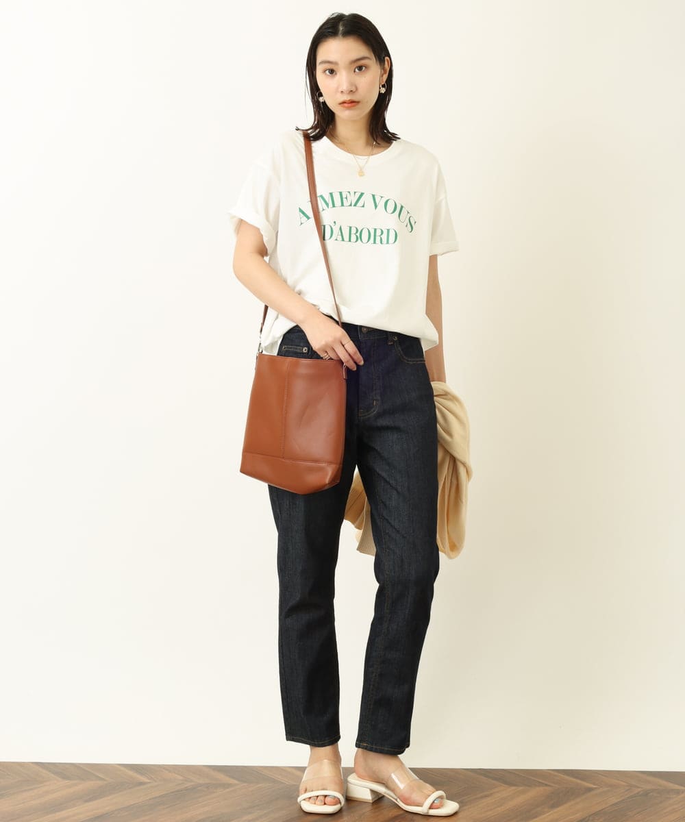 K2KHP66029 a.v.v(アー・ヴェ・ヴェ) ラウンドヘムロゴTシャツ ブラック