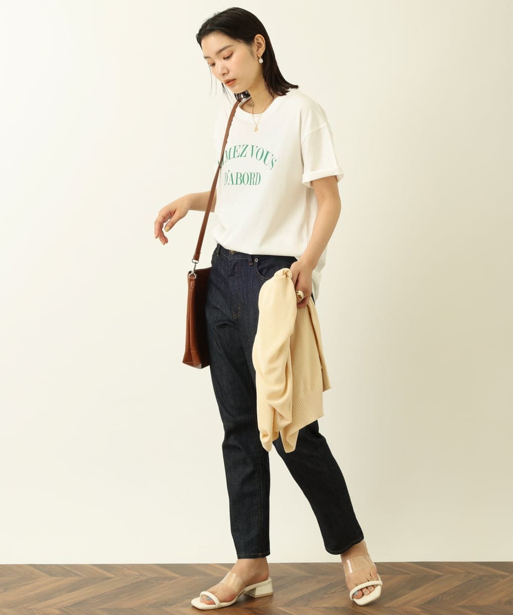 K2KHP66029 a.v.v(アー・ヴェ・ヴェ) ラウンドヘムロゴTシャツ ブラック