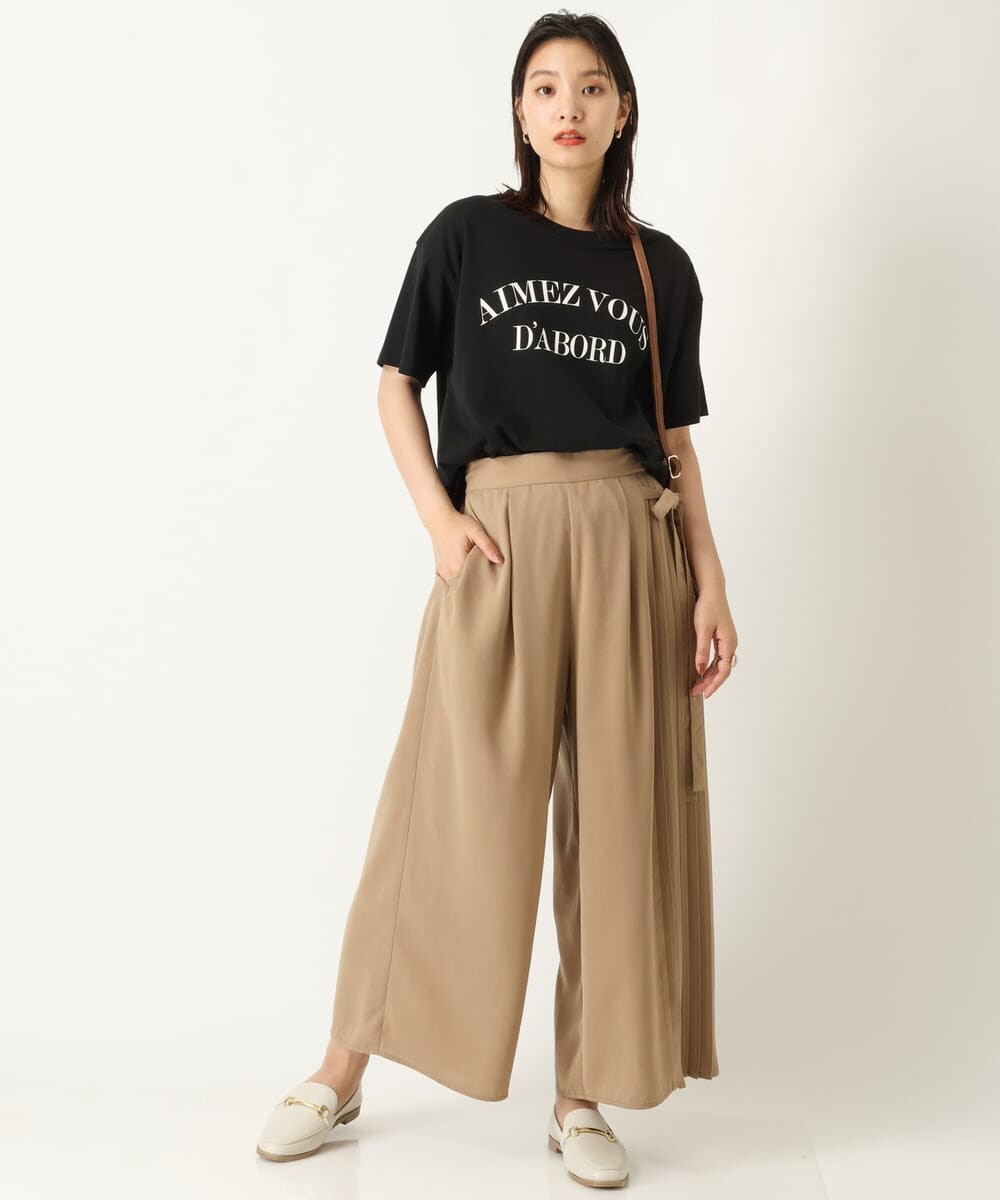 K2KHP66029 a.v.v(アー・ヴェ・ヴェ) ラウンドヘムロゴTシャツ ブラック