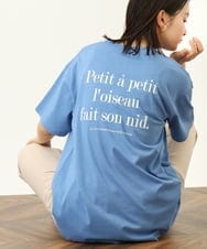 K2KHP77029 a.v.v(アー・ヴェ・ヴェ) ラウンドヘムバックロゴTシャツ ブルー