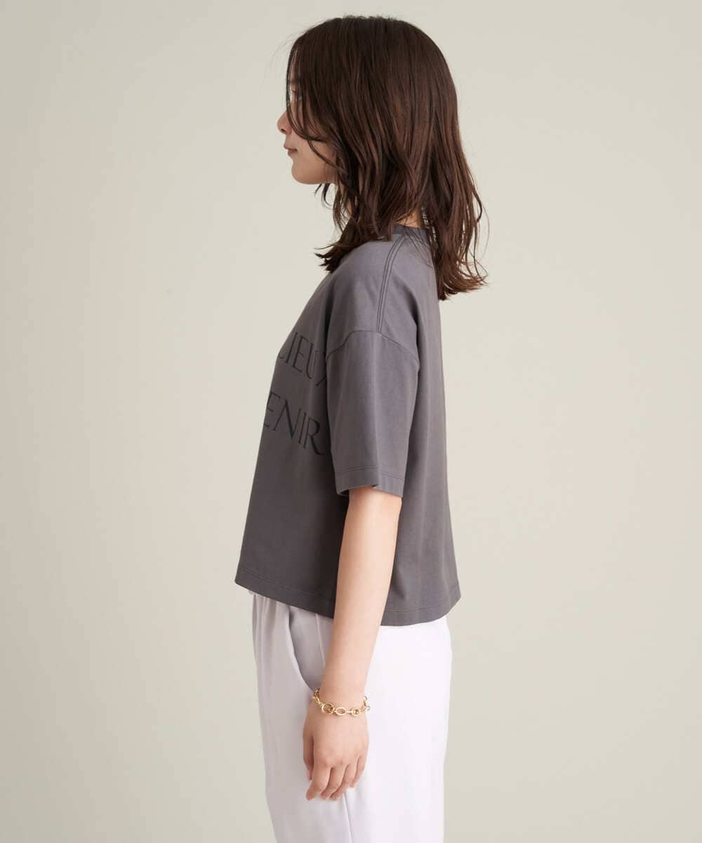 K2KHS60029 a.v.v(アー・ヴェ・ヴェ) クロップド丈ロゴTシャツ ダークグレー