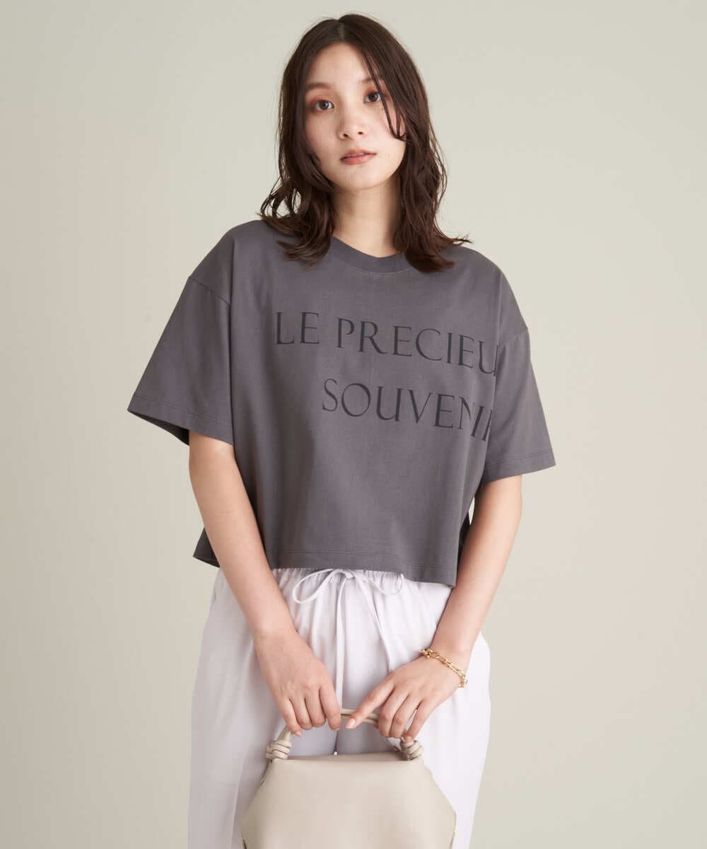 K2KHS60029 a.v.v(アー・ヴェ・ヴェ) クロップド丈ロゴTシャツ ダークグレー