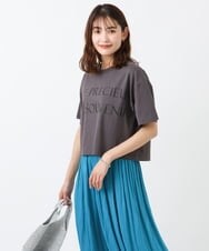 K2KHS60029 a.v.v(アー・ヴェ・ヴェ) クロップド丈ロゴTシャツ ダークグレー