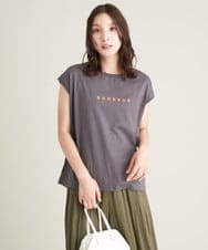 K2KHS67029 a.v.v(アー・ヴェ・ヴェ) ワイドノースリーブロゴTシャツ ダークグレー