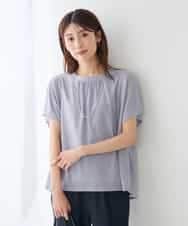 K2KID75044 a.v.v(アー・ヴェ・ヴェ) シアーギャザーネックトップス ライトグレー