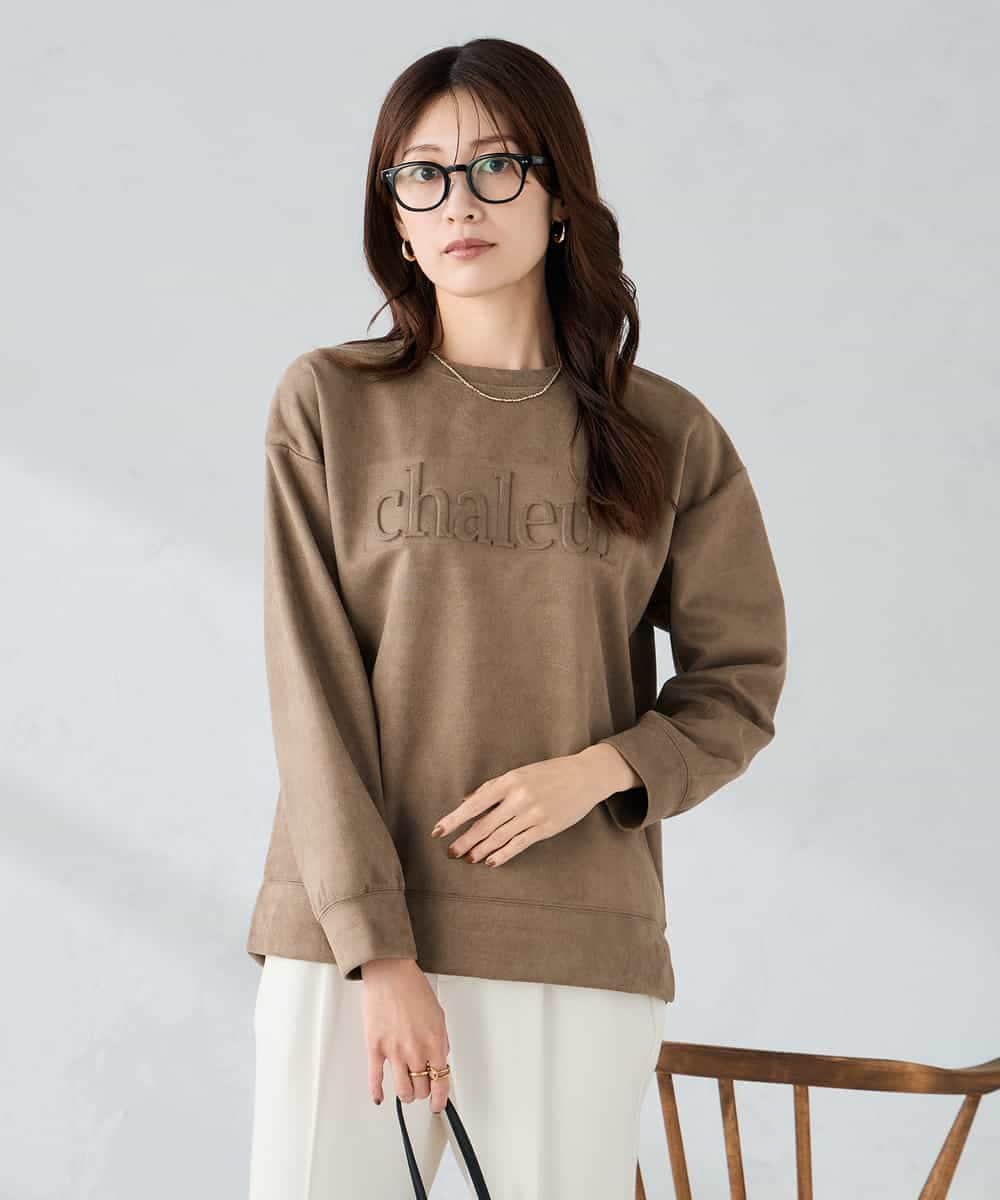 K2KLA46044 a.v.v(アー・ヴェ・ヴェ) エンボスロゴスウェードトップス ピンク