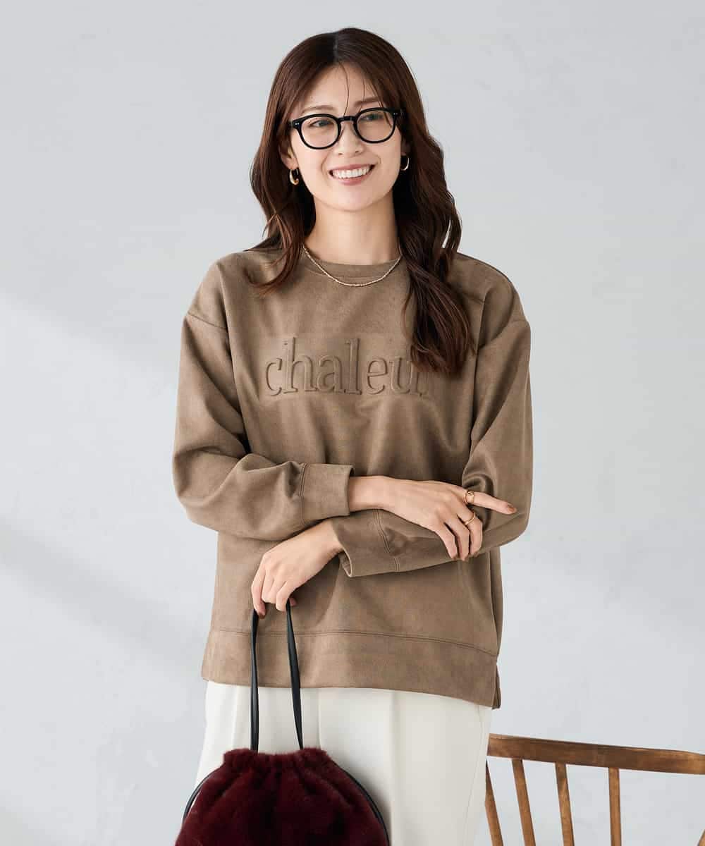 K2KLA46044 a.v.v(アー・ヴェ・ヴェ) エンボスロゴスウェードトップス ピンク