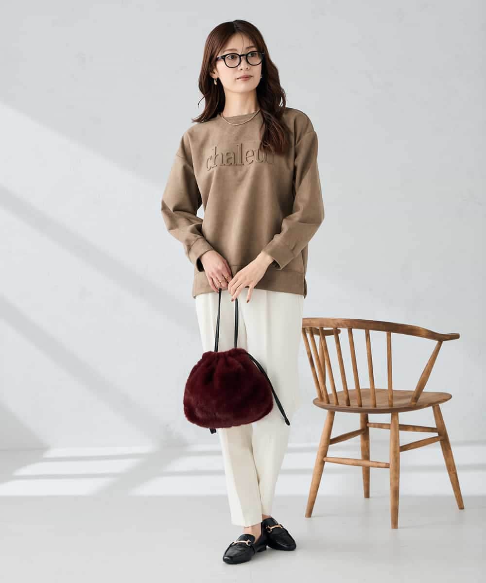 K2KLA46044 a.v.v(アー・ヴェ・ヴェ) エンボスロゴスウェードトップス ピンク