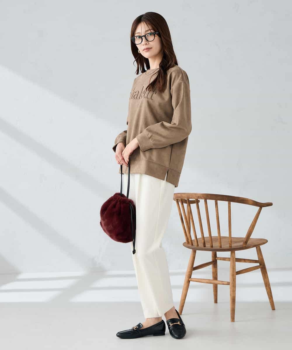 K2KLA46044 a.v.v(アー・ヴェ・ヴェ) エンボスロゴスウェードトップス ピンク