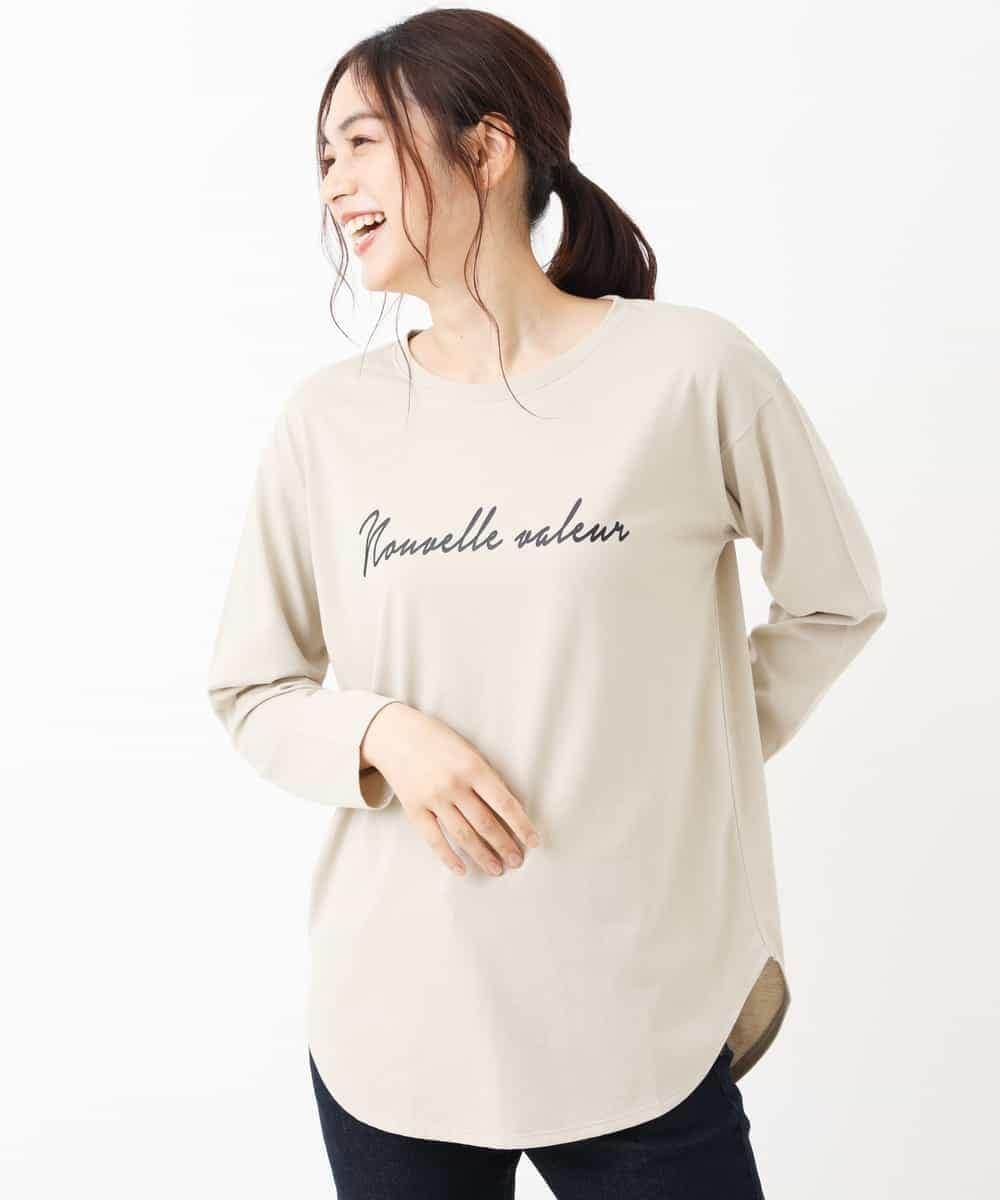 K2KLJ42029 a.v.v(アー・ヴェ・ヴェ) 【洗える/レイヤードスタイルに最適】ラウンドヘムロングスリーブロゴTシャツ ベージュ