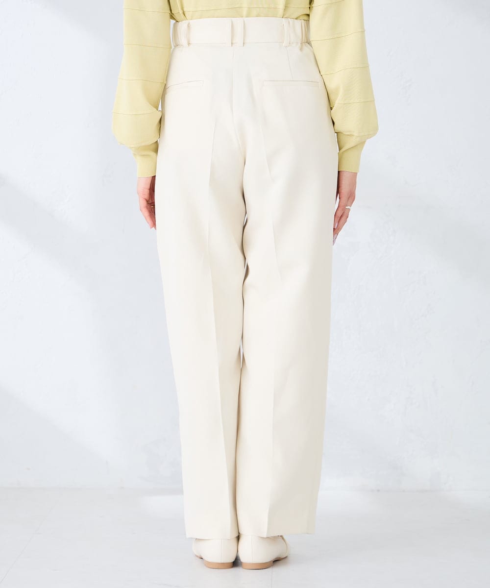 K2LDD21059 a.v.v(アー・ヴェ・ヴェ) 【雑誌InRed(宝島社)4月号掲載/洗える】タックテーパードパンツ アイボリー