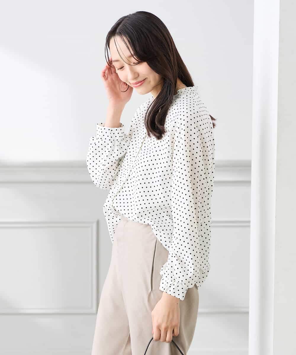 K3BFD25049 a.v.v Elmi(アー・ヴェ・ヴェ) 【低身長サイズ】フリルVネックドット柄ブラウス ホワイト