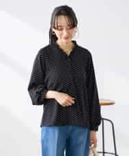 K3BFD25049 a.v.v Elmi(アー・ヴェ・ヴェ) 【低身長サイズ】フリルVネックドット柄ブラウス ホワイト