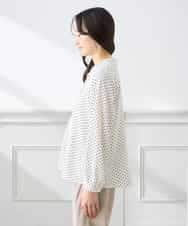 K3BFD25049 a.v.v Elmi(アー・ヴェ・ヴェ) 【低身長サイズ】フリルVネックドット柄ブラウス ホワイト