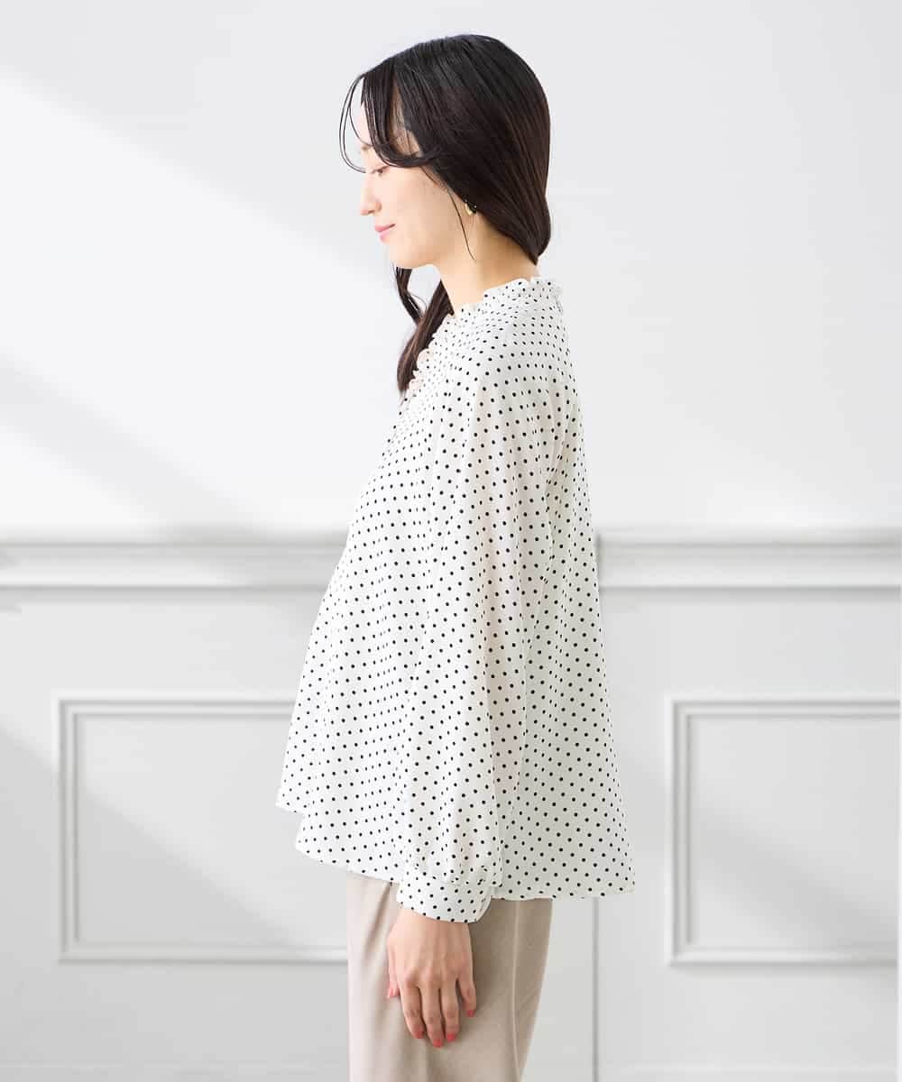 K3BFD25049 a.v.v Elmi(アー・ヴェ・ヴェ) 【低身長サイズ】フリルVネックドット柄ブラウス ホワイト