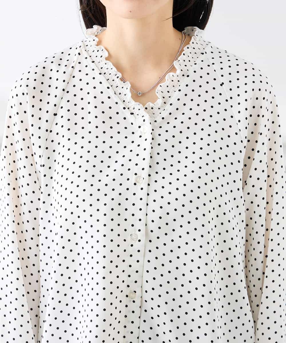 K3BFD25049 a.v.v Elmi(アー・ヴェ・ヴェ) 【低身長サイズ】フリルVネックドット柄ブラウス ホワイト