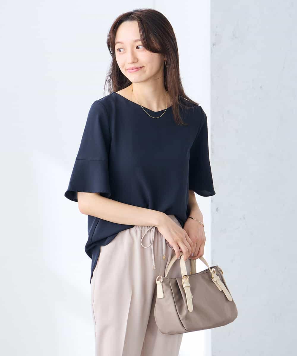 K3BGD07049 a.v.v Elmi(アー・ヴェ・ヴェ) 【低身長サイズ】浅Vネックブラウス［接触冷感/速乾/UVカット/イージーケア］ ネイビー