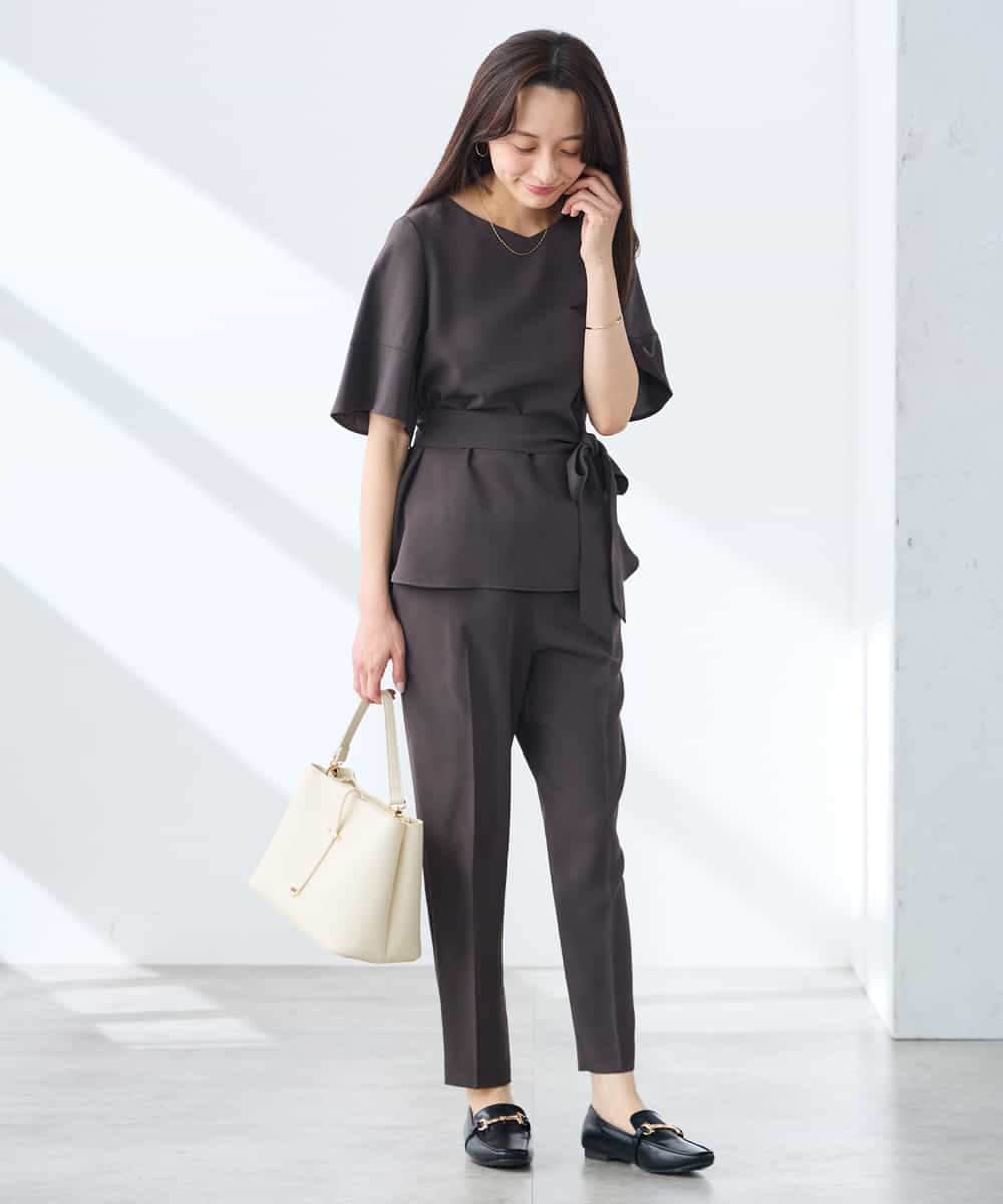 K3BGD07049 a.v.v Elmi(アー・ヴェ・ヴェ) 【低身長サイズ】浅Vネックブラウス［接触冷感/速乾/UVカット/イージーケア］ ネイビー