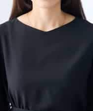 K3BGD07049 a.v.v Elmi(アー・ヴェ・ヴェ) 【低身長サイズ】浅Vネックブラウス［接触冷感/速乾/UVカット/イージーケア］ ネイビー