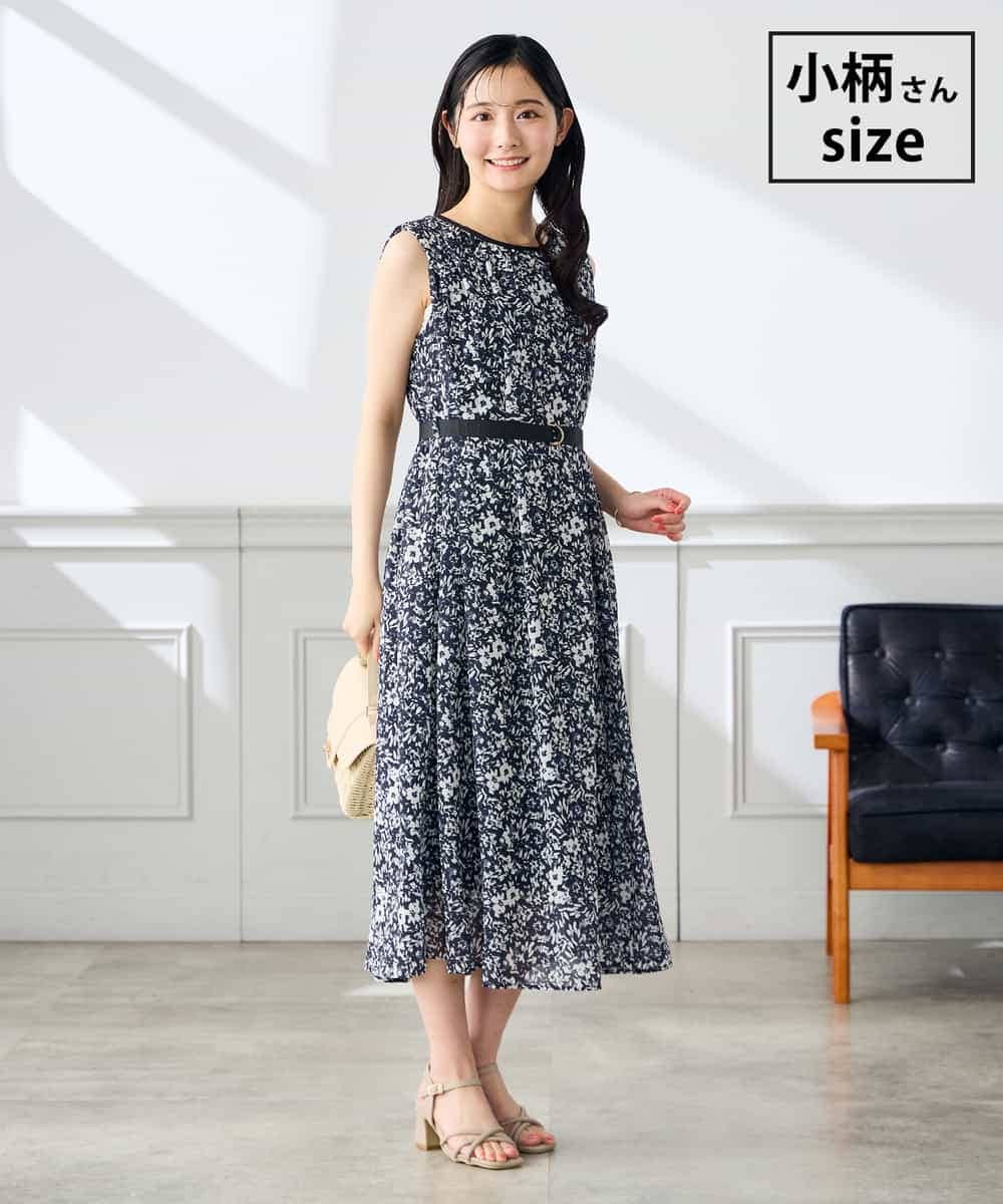 K3EHD15089 a.v.v Elmi(アー・ヴェ・ヴェ) 【低身長サイズ/洗える】フラワープリントギャザーノースリーブワンピース ネイビー