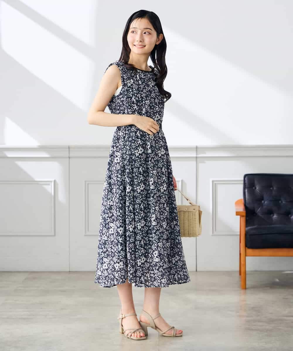 K3EHD15089 a.v.v Elmi(アー・ヴェ・ヴェ) 【低身長サイズ/洗える】フラワープリントギャザーノースリーブワンピース ネイビー